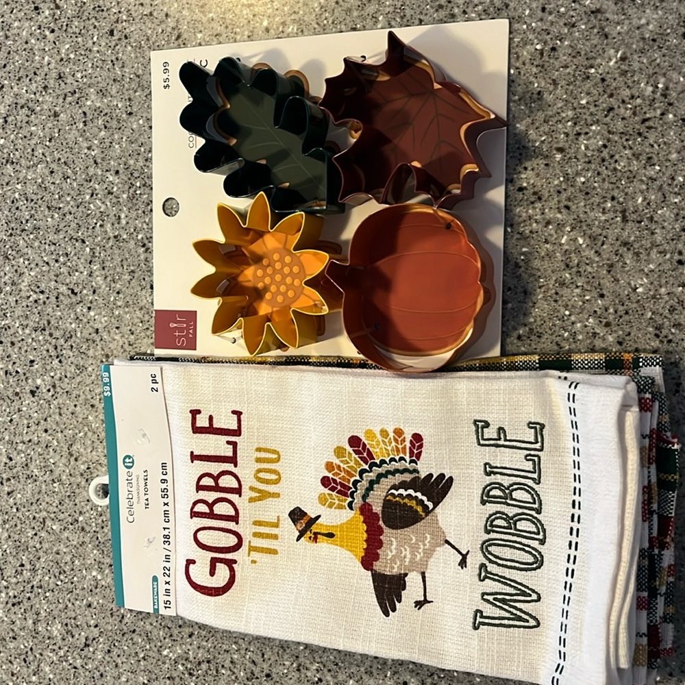 Holiday Kitcheware - Picture 2 of 4